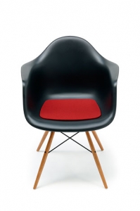 Sedák na Eames plastic armchair